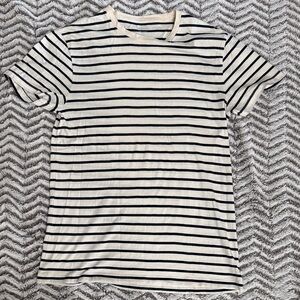 J Crew Men’s Striped Blue and White T-Shirt-size L